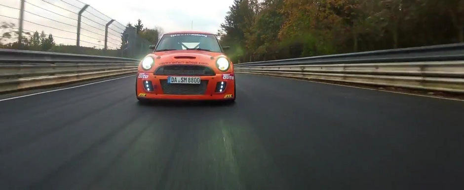 Un MINI Cooper care baga spaima in Porsche-uri si Ferrari-uri Un MINI Cooper care baga spaima in Porsche-uri si Ferrari-uri