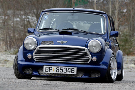 Un MINI foarte nervos Un MINI foarte nervos