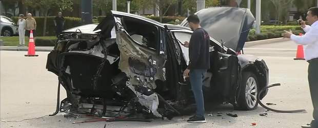 Un Nissan GT-R a trecut pe rosu si a rupt in doua o Tesla. VIDEO cu urmarile acestui accident