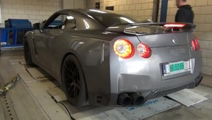 Un Nissan GT-R de 1.212 CP urca pe dyno, scuipa flacari pe evacuare