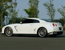 Un nou kit aerodinamic pentru Nissan GT-R