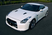 Un nou kit aerodinamic pentru Nissan GT-R