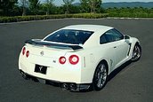 Un nou kit aerodinamic pentru Nissan GT-R