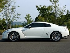 Un nou kit aerodinamic pentru Nissan GT-R