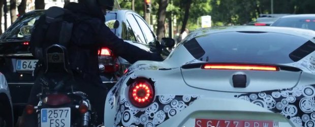 Un pieton oarecare din Madrid este invitat la o plimbare cu Alfa Romeo 4C