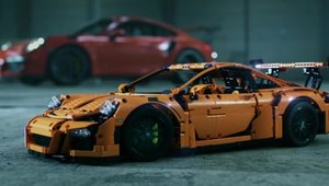 Un Porsche 911 GT3 RS din LEGO Technic este fara indoiala cea mai tare jucarie din galaxie!