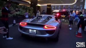 Un Porsche 918 face senzatie in Londra alaturi de prietenii sai motorizati