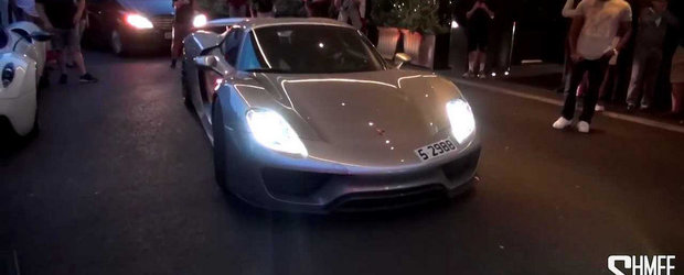 Un Porsche 918 face senzatie in Londra alaturi de prietenii sai motorizati