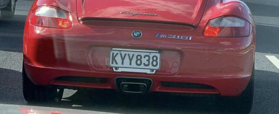 Un Porsche Cayman de generatie mai veche se crede BMW M318i. POZE REALE