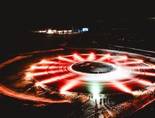 Un Porsche de 700 CP a batut recordul pentru cel mai lung drift pe gheata cu o masina electrica