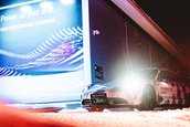 Un Porsche de 700 CP a batut recordul pentru cel mai lung drift pe gheata cu o masina electrica