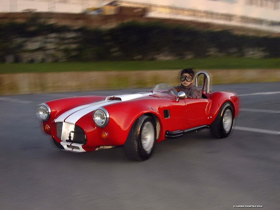 Un portughez a realizat un Shelby Cobra de jucarie pentru fiul sau Un portughez a realizat un Shelby Cobra de jucarie pentru fiul sau