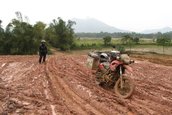 Un roman in jurul lumii cu motocicleta: din Vietnam in Romania