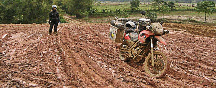 Un roman in jurul lumii cu motocicleta: din Vietnam in Romania Un roman in jurul lumii cu motocicleta: din Vietnam in Romania