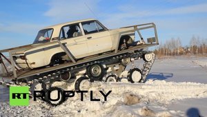 Un rus pasionat de Mad Max a facut un tanc dintr-o Lada veche