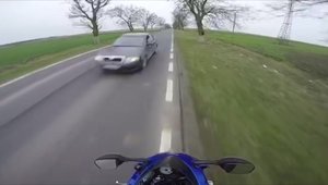 Un sofer beat aproape omoara un motociclist pe o sosea din Romania