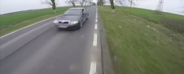 Un sofer beat aproape omoara un motociclist pe o sosea din Romania