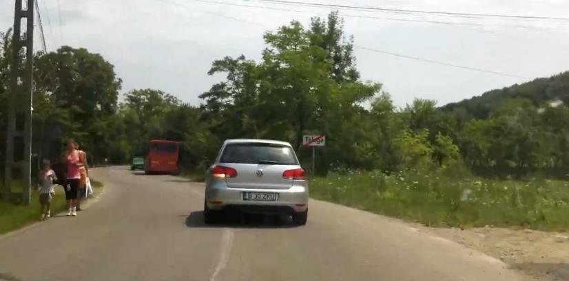 Un sofer care face abuz de semnalizare vrea sa ajunga la Bucuresti Un sofer care face abuz de semnalizare vrea sa ajunga la Bucuresti
