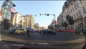 Un sofer de Mercedes ultimul-racnet reuseste sa-l lase cu gura cascata pe un politist din Bucuresti