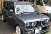 Un Suzuki Lapin din Japonia se crede BMW Ursulet