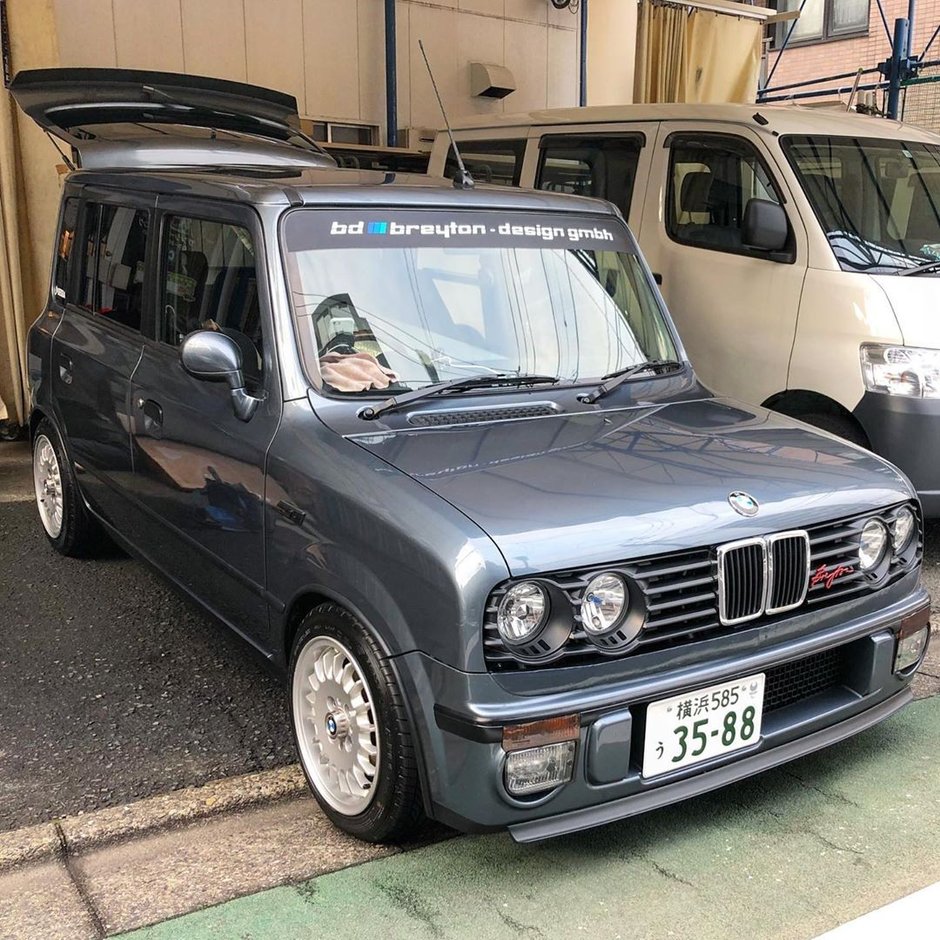 Un Suzuki Lapin din Japonia se crede BMW Ursulet