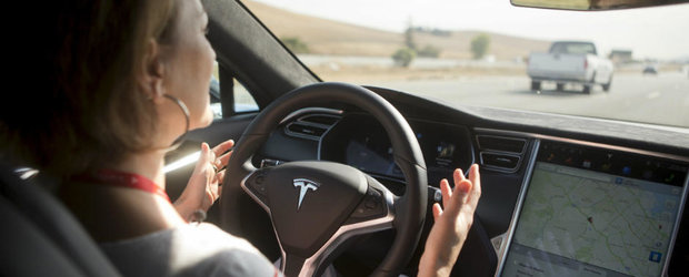 Un Tesla Model X s-a rasturnat pe o autostrada din SUA in timp ce avea pilotul automat activat