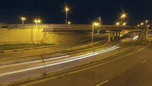 Un time-lapse din trafic ne arata ce se intampla inainte de rasarit