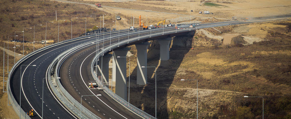 Un tronson din autostrada Sibiu - Orastie, dat in folosinta anul trecut, intra in reconstructie