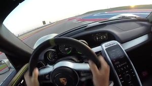 Un tur de circuit la volanul noului Porsche 918 Spyder