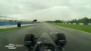 Un tur de pista la bordul unui monopost de Formula E