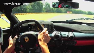 Un tur de pista la Fiorano cu Fernando Alonso si Ferrari LaFerrari