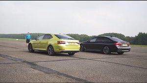 Una are 280 CP, cealalta... de peste doua ori mai mult. Liniuta intre Skoda Superb 280 si BMW M760Li