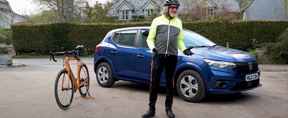 Una costa 8.000 de lire, cealalta... aproape la fel. Test comparativ intre noua Dacie Sandero si o bicicleta din fibra de carbon Una costa 8.000 de lire, cealalta... aproape la fel. Test comparativ intre noua Dacie Sandero si o bicicleta din fibra de carbon