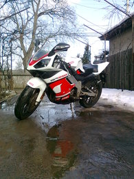 Unde as putea Tuna putin si vopsi un motor derbi gpr 50 ? sau niste informatii despre piese va rog ?:X