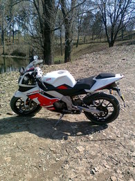 Unde as putea Tuna putin si vopsi un motor derbi gpr 50 ? sau niste informatii despre piese va rog ?:X