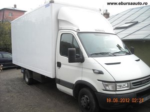 unde se afla senzorul de temperatura interioara la un iveco cu climatizare model 35 C15 C din anul 2003?