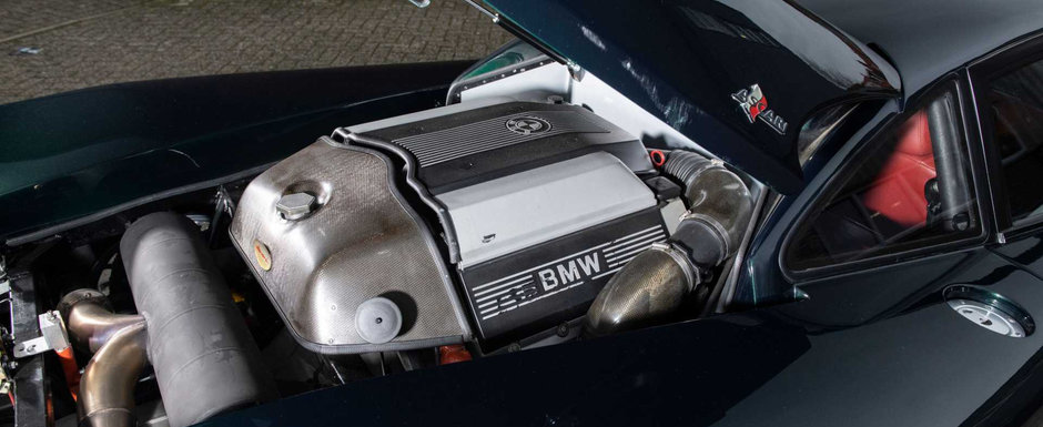 Unii nici nu stiu ca o asemenea masina exista. Motorul este un V8 de BMW pozitionat central Unii nici nu stiu ca o asemenea masina exista. Motorul este un V8 de BMW pozitionat central