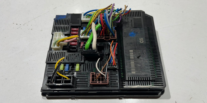 Unitate de control IPDM 2.0 dci 284B74JU2C Nissan Navara D23 [facelift] [2019 - 2024]