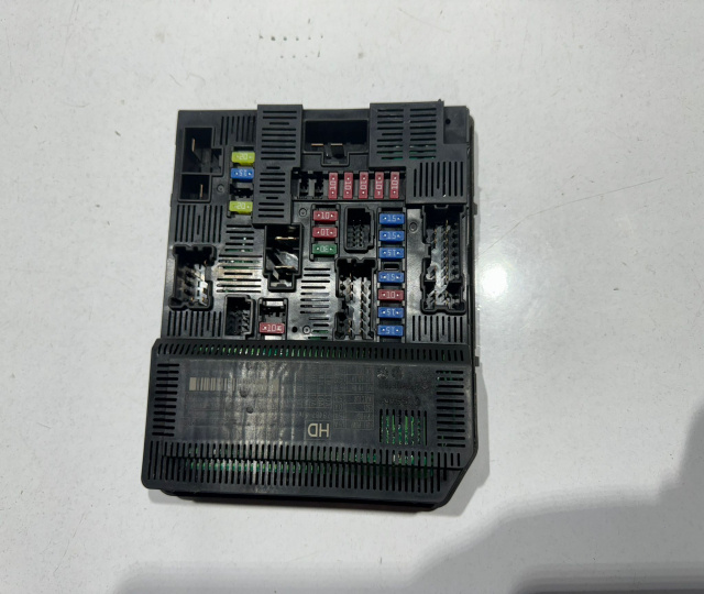 Unitate de control IPDM 2.3dci 284b74jw2b Nissan Navara D23 [facelift] [2019 - 2024]