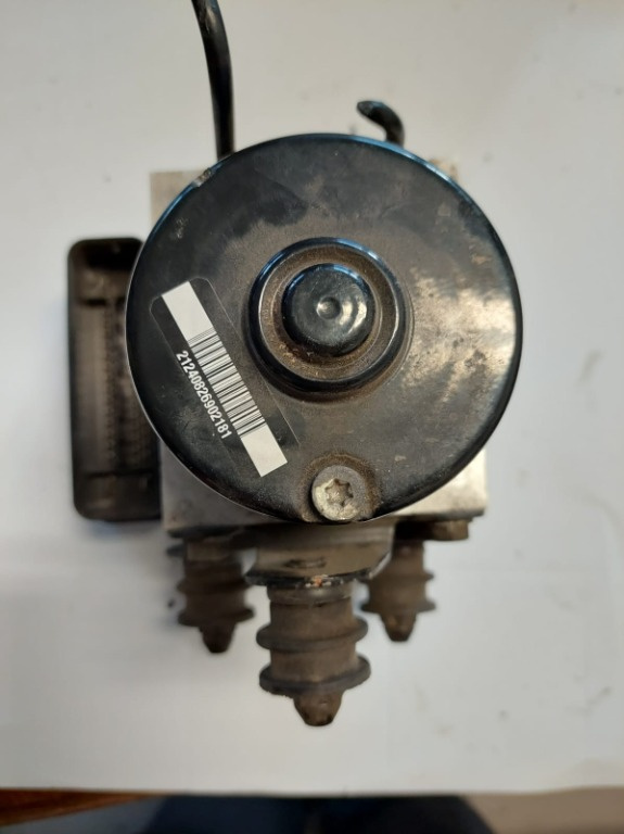 Unitate pompa ABS cu codul 1K0 614 517 AF pentru VW Golf 5