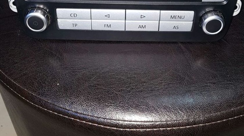 Unitate radio CD mp3 VW Passat Jetta Golf Turan Tuareg pret 400 ron