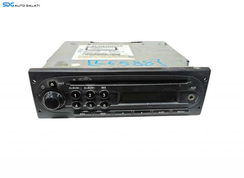 Unitate Radio CD Player Dacia Duster 1 2010 - 2018 COd 281112231R [L6588]