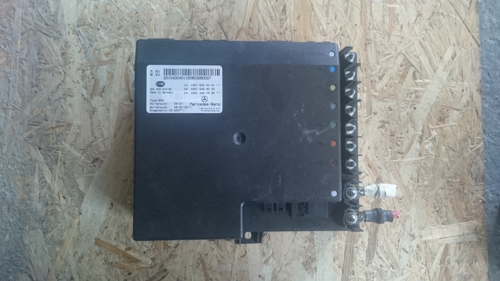 Unitatea de control a sistemului electric MERCEDES W221 A2215400401