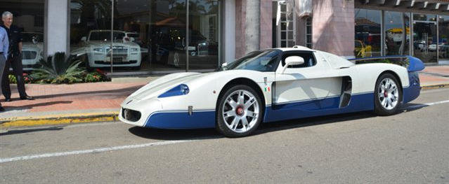 Unul dintre cele 50 de modele Maserati MC12 produse isi face aparitia la vanzare