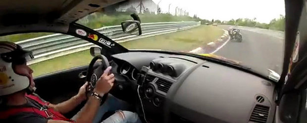 Urmarire spectaculoasa la Nurburgring intre un BMW S1000RR si un Megane RS