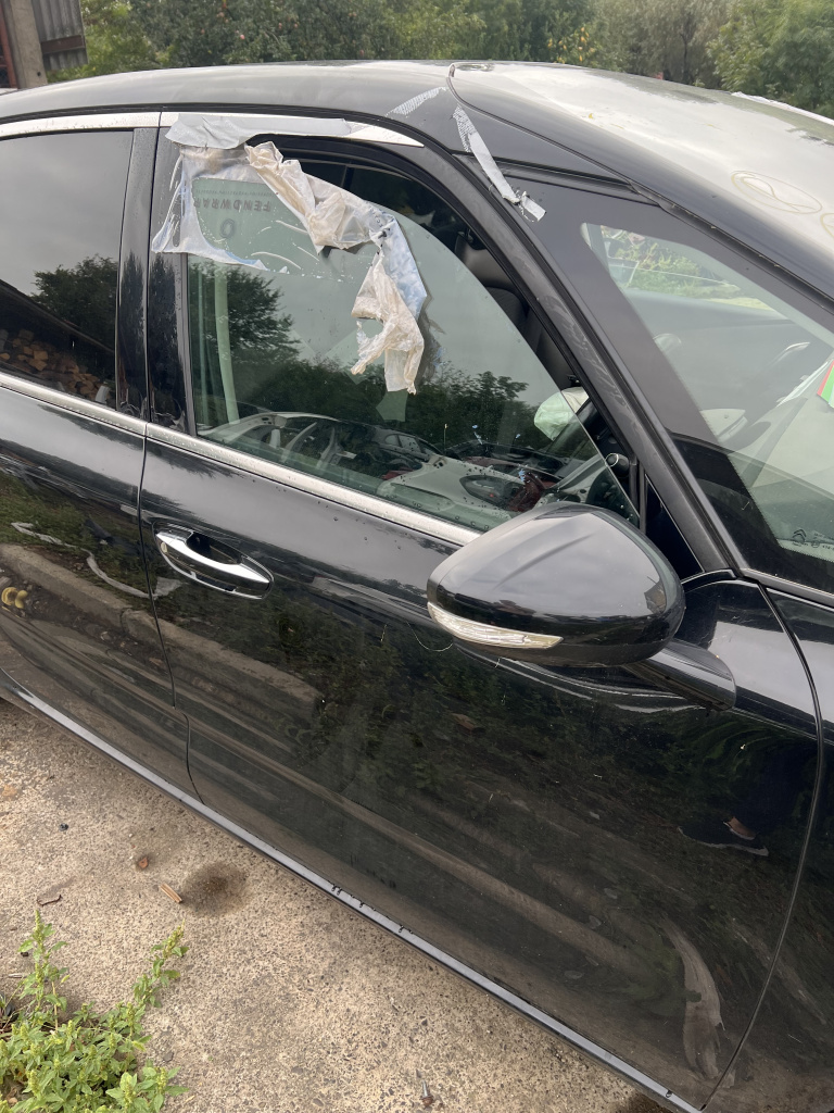 Usa dreapta fata Citroen C4 Picasso 1.6 Motorina 2015, MIC DEFECT