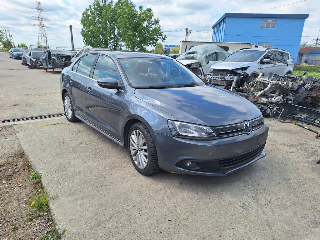 Usa dreapta fata cod 5C6831056E Vw Jetta MK6 2010-2018 cod culoare LD7X