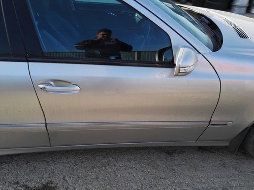 Usa dreapta fata Mercedes E-Class w211 3.2cdi 2004