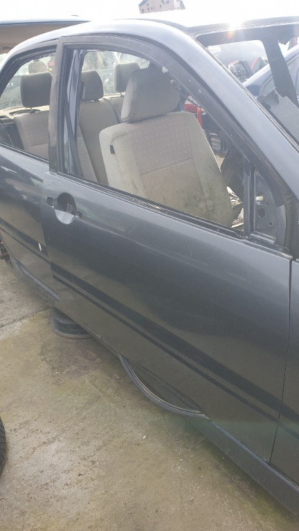 Usa dreapta fata Mitsubishi Lancer 2001 Limuzina 2