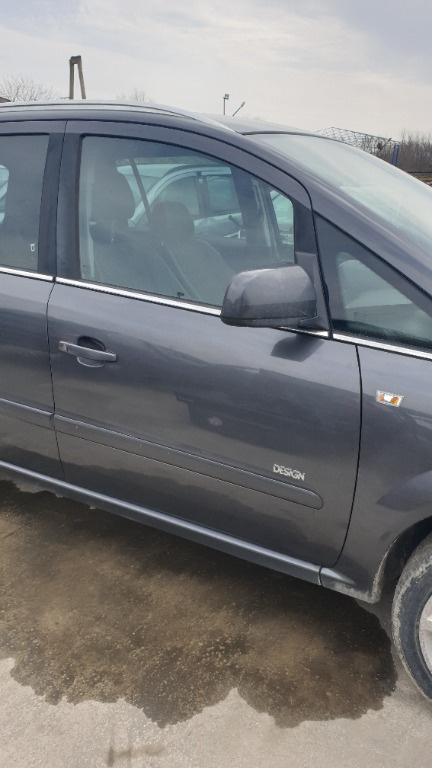 Usa dreapta fata Opel Zafira B 2011 Hatchback 1.7